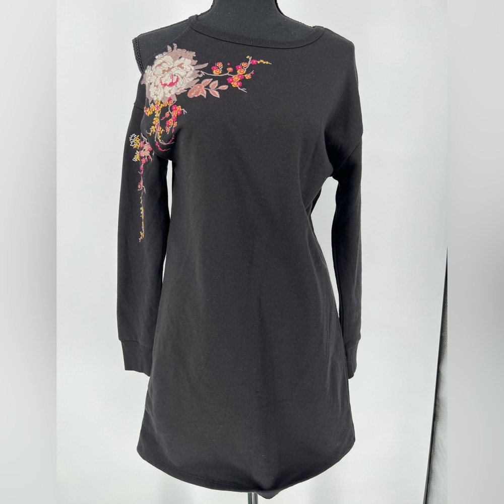 SOCIALITE BLK FLORAL EMBROIDERED LONG SLEEVE PULLOVER DRESS‎ W/EXPOSED SHOULDER